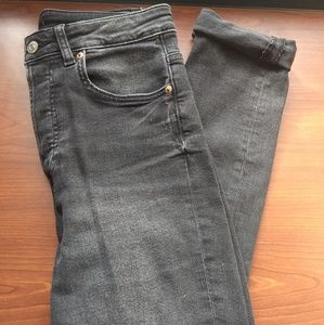 H&M Vintage Distressed Skinny Jeans- Size 6